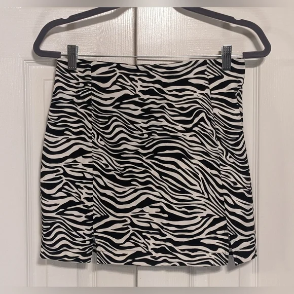 5/$25. Eyeshadow zebra print skirt - Picture 2 of 6